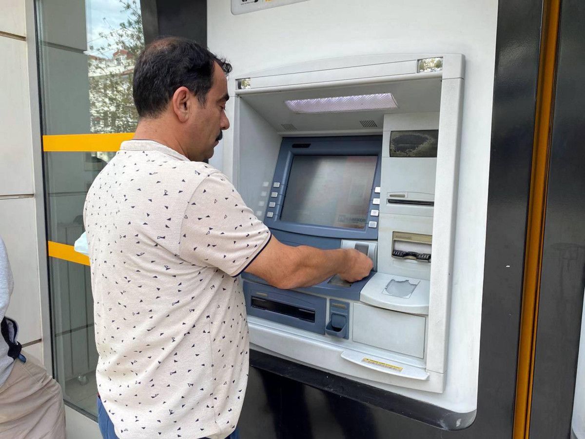 ATMde unutulan 10 bin TLyi bankaya teslim etti -2