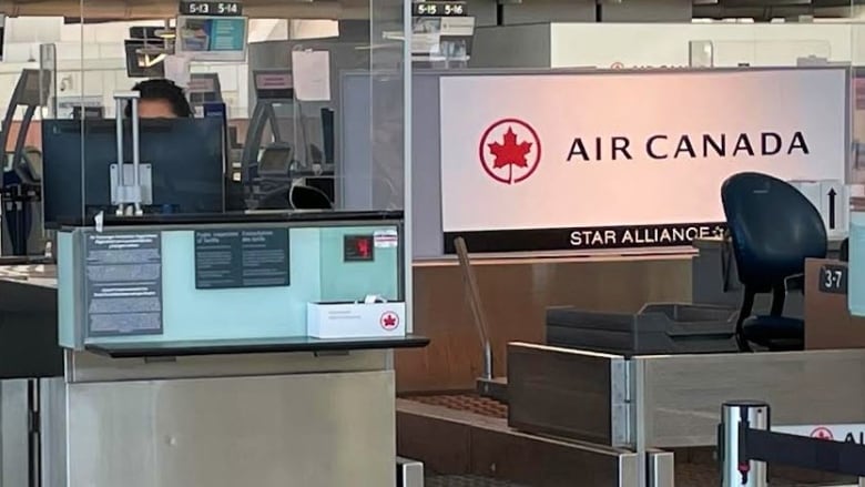 Air Canada abandons 14-year old at Toronto airport after cancelling her flight