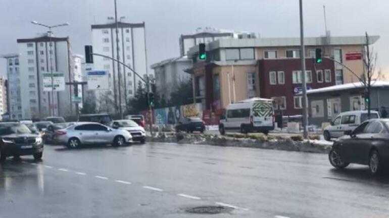Başakşehir İlçe Emniyet Müdürlüğünün önünde yol kesip drift yaptılar