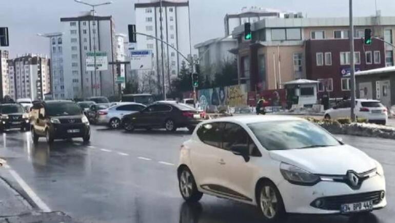 Başakşehir İlçe Emniyet Müdürlüğünün önünde yol kesip drift yaptılar