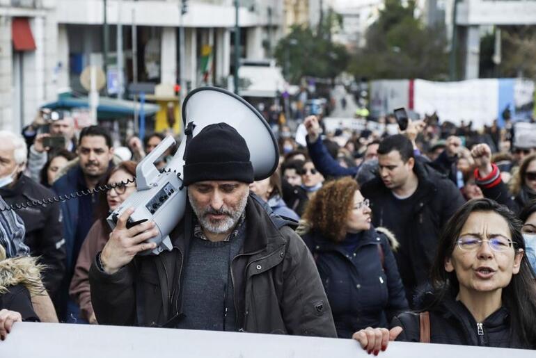 Yunanistan bir kez daha karıştı Sağlık çalışanları sokaklara döküldü