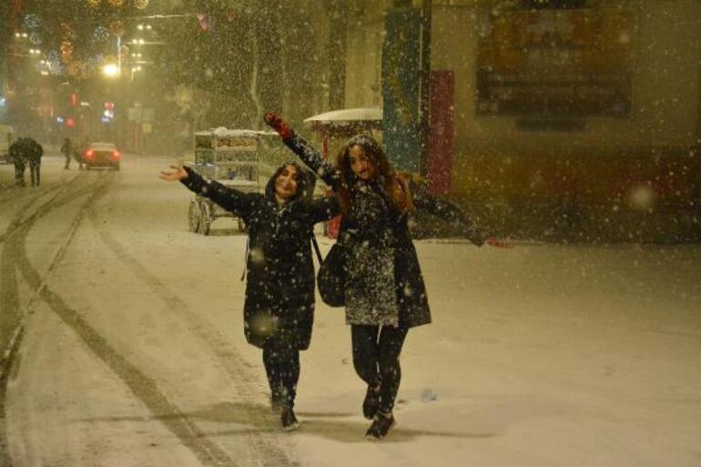 Son dakika... İstanbulda yoğun kar teyakkuzu İşte yağışın en etkili olacağı gün... Meteorolojiden yeni hava durumu raporu