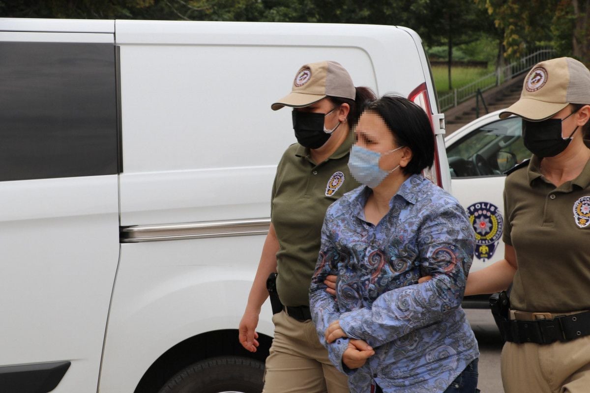Ankara da evinin bahçesinde köpek ölüleri bulunan kadın tahliye edildi #8