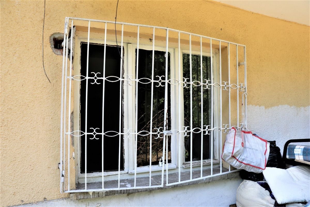 Ankara da evinin bahçesinde köpek ölüleri bulunan kadın tahliye edildi #4