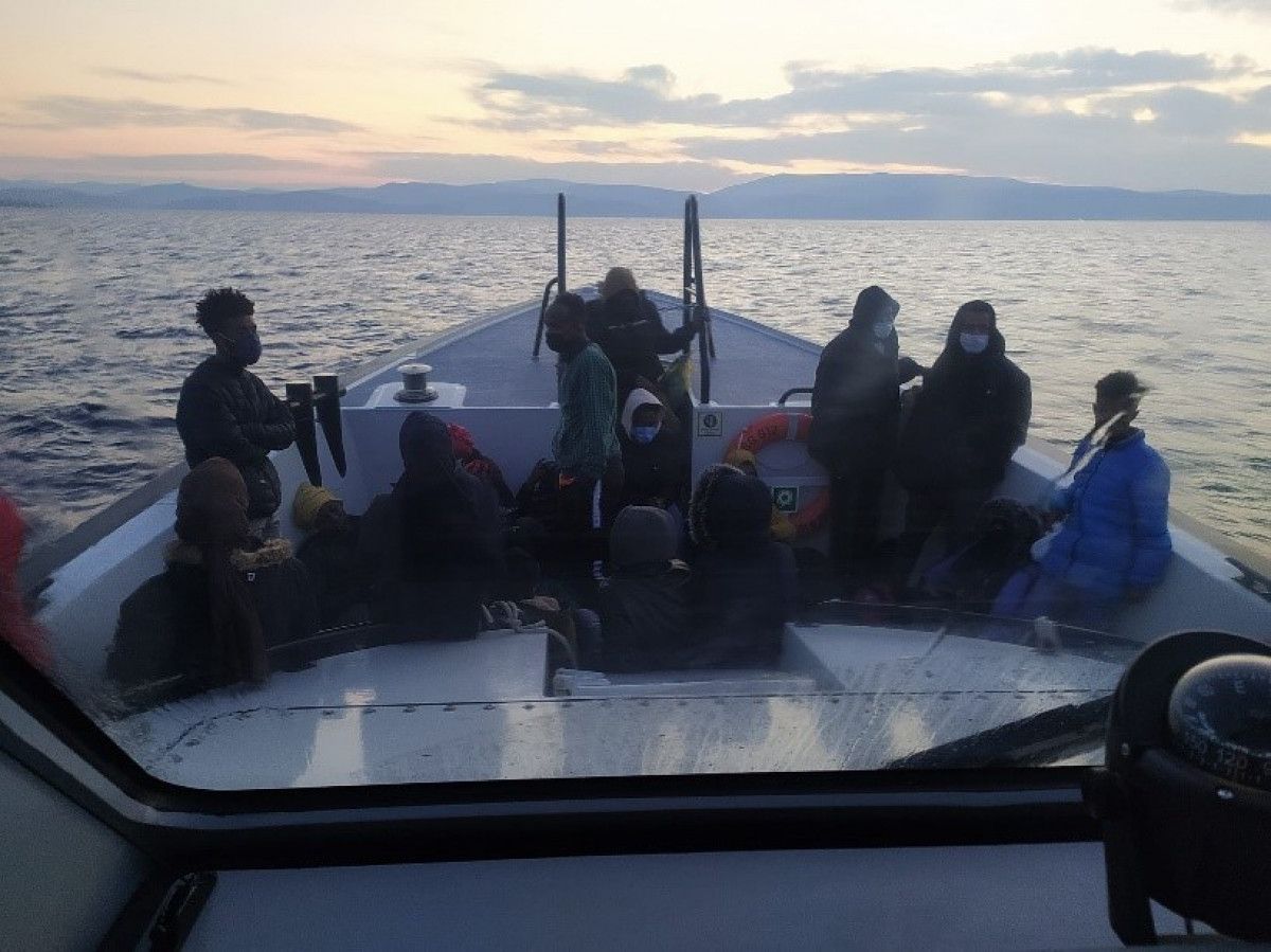 İzmir açıklarında 34 kaçak göçmen kurtarıldı #1