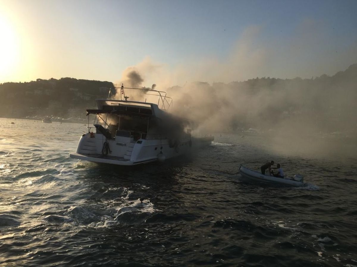 İstanbul Bebek te tekne yangını #1