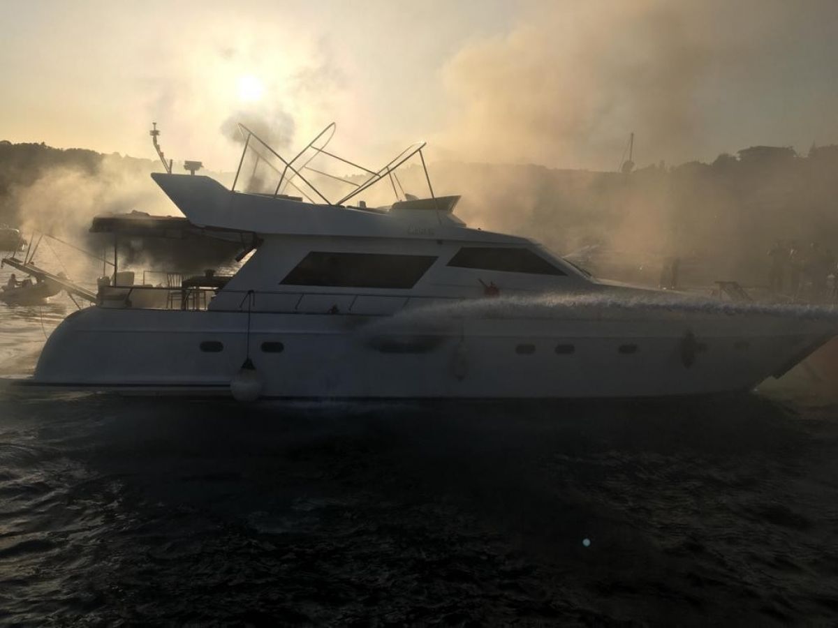 İstanbul Bebek te tekne yangını #3