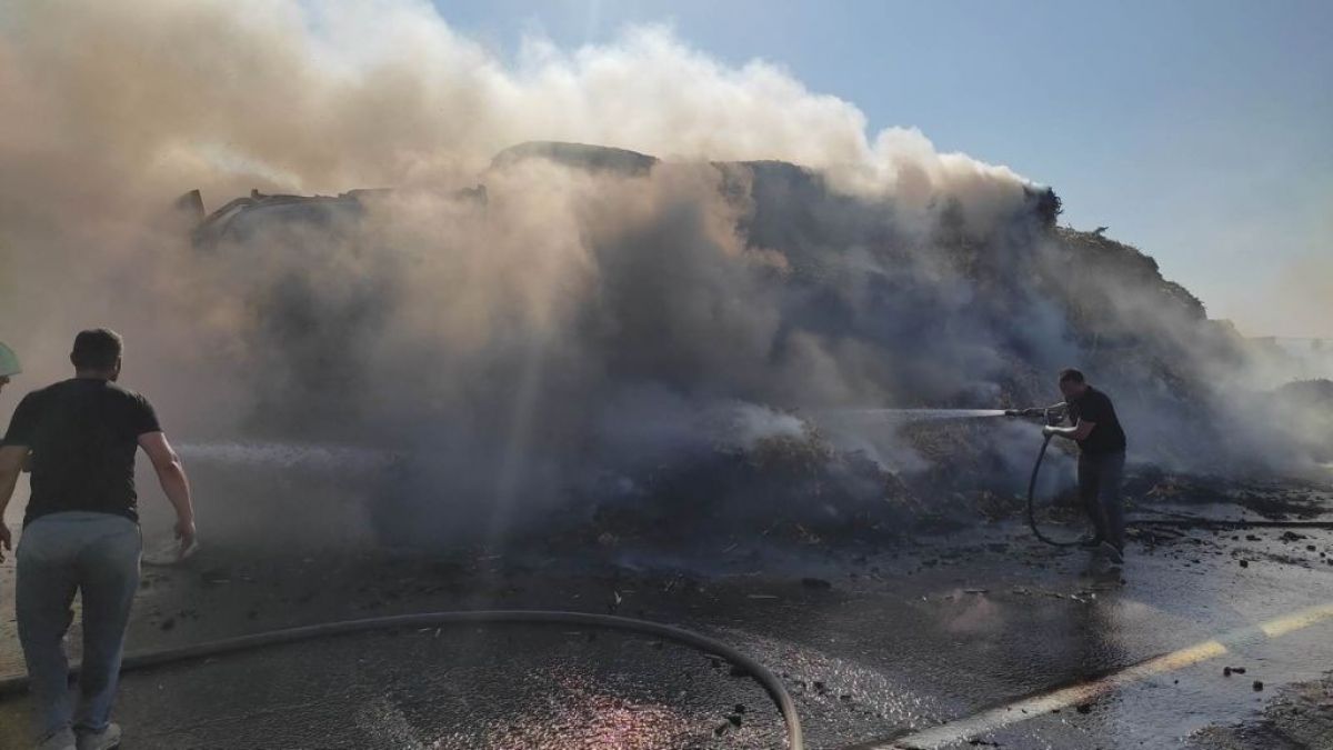 Manisa’da saman yüklü tır alev alev yandı #5