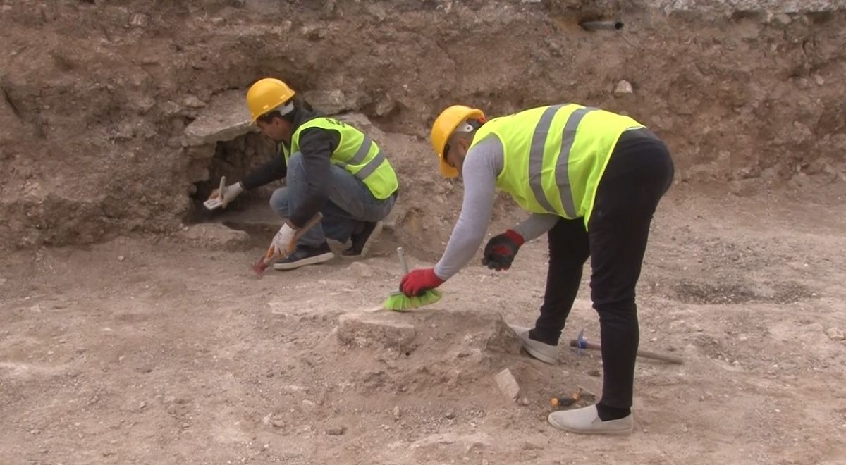 Zeytinburnu’nda arkeolojik çalışmalarda sandık tipi mezar bulundu #5
