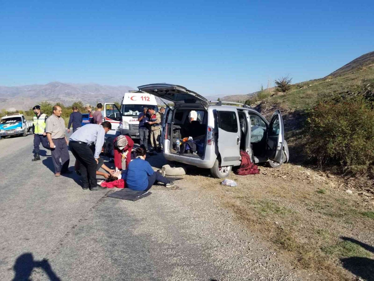 Erzincan’da hatalı sollama kaza getirdi: 7 yaralı #3