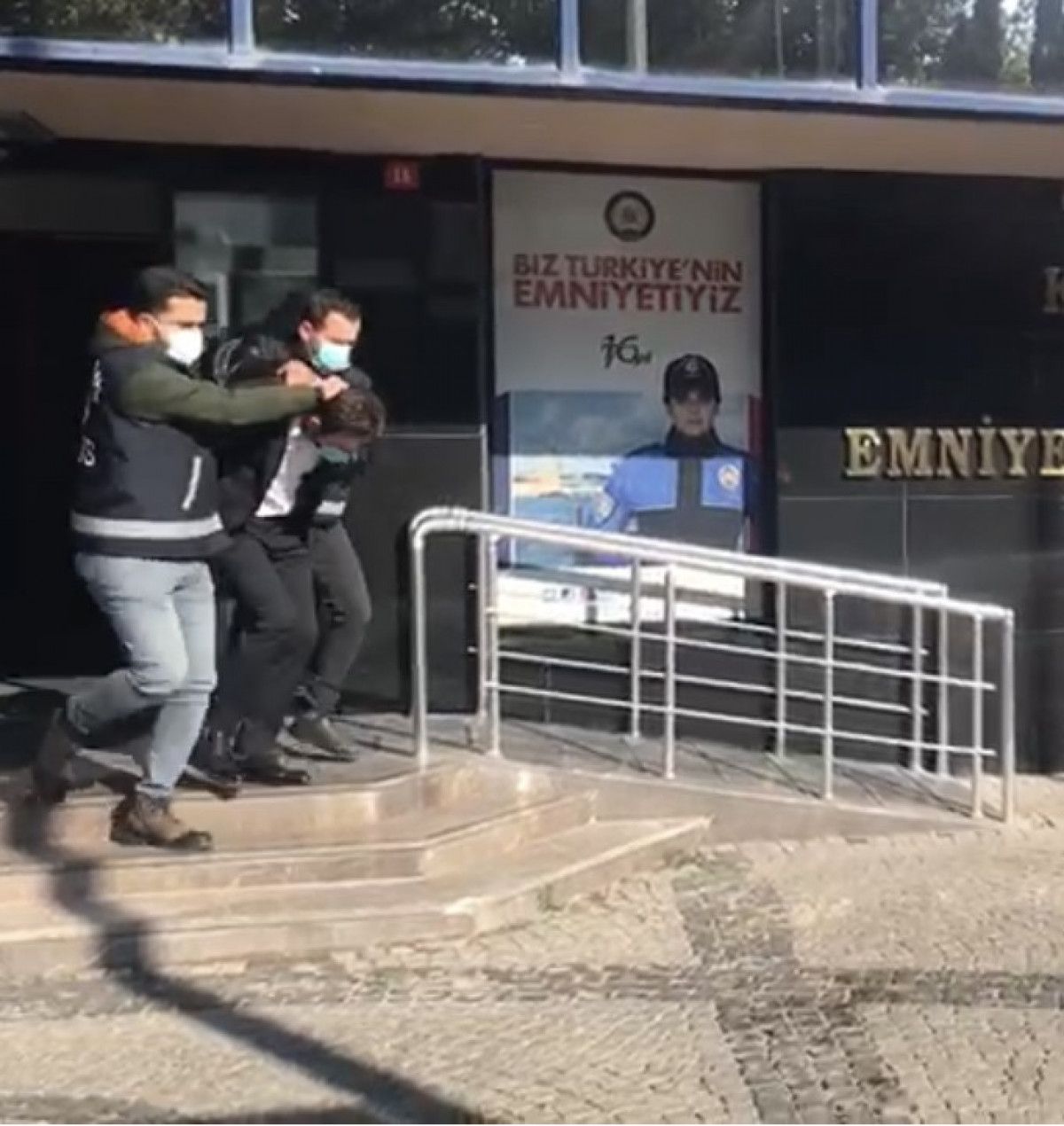 Kadıköy ve Kağıthane de uyuşturucu ticareti yapanlar gözaltına alındı #2