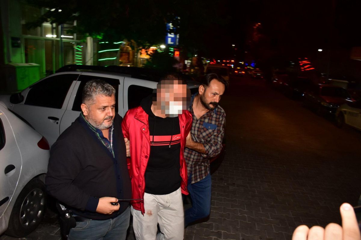 İzmir de sokakta karşılaştığı husumetlisini defalarca sırtından bıçakladı  #2