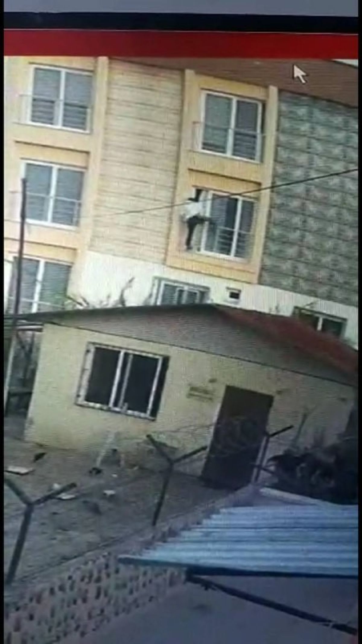 Mersin de ev sahibini gören hırsız, camdan atladı #3