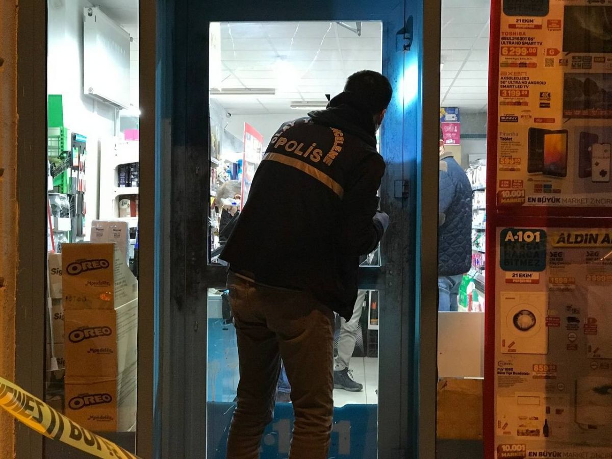 Edirne de markete kilitlenen hırsız, eliyle camı kırıp kaçtı #3