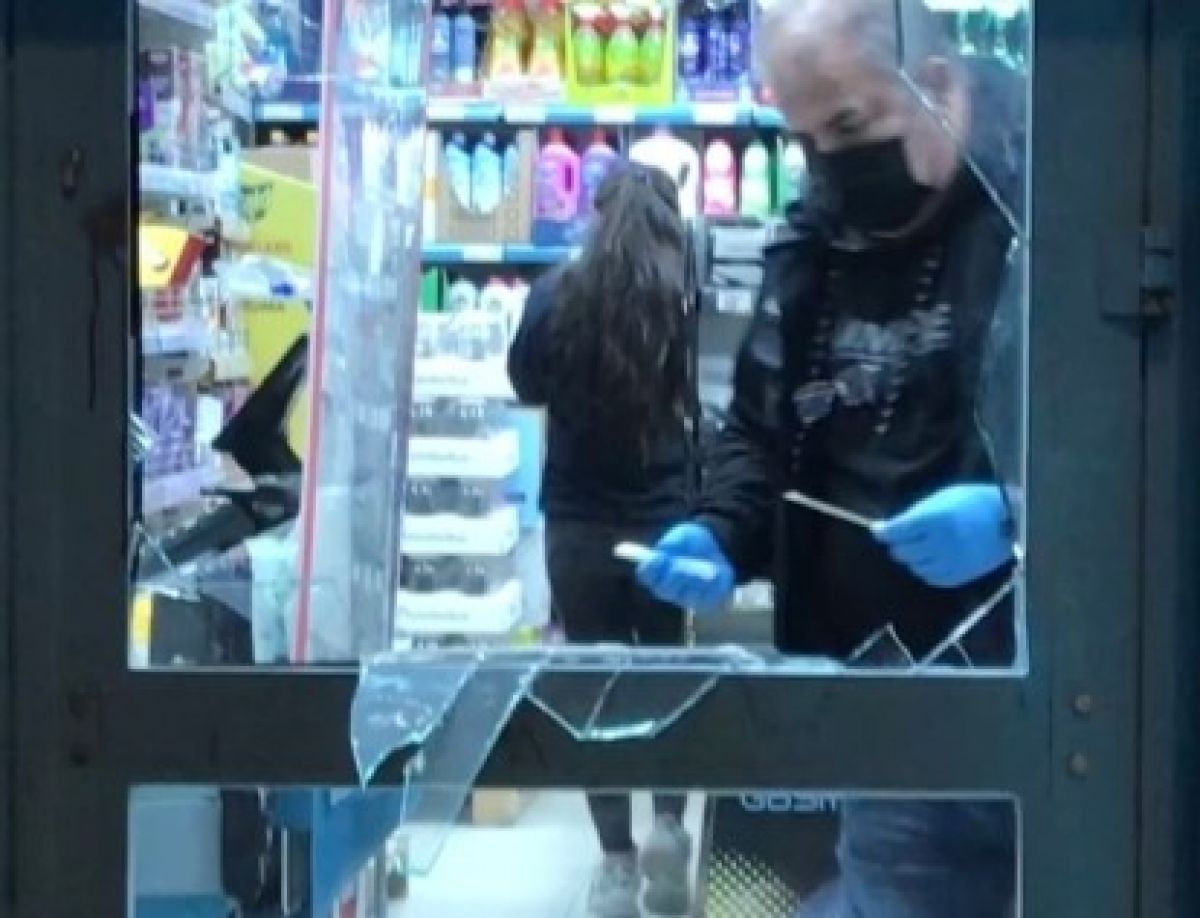 Edirne de markete kilitlenen hırsız, eliyle camı kırıp kaçtı #2
