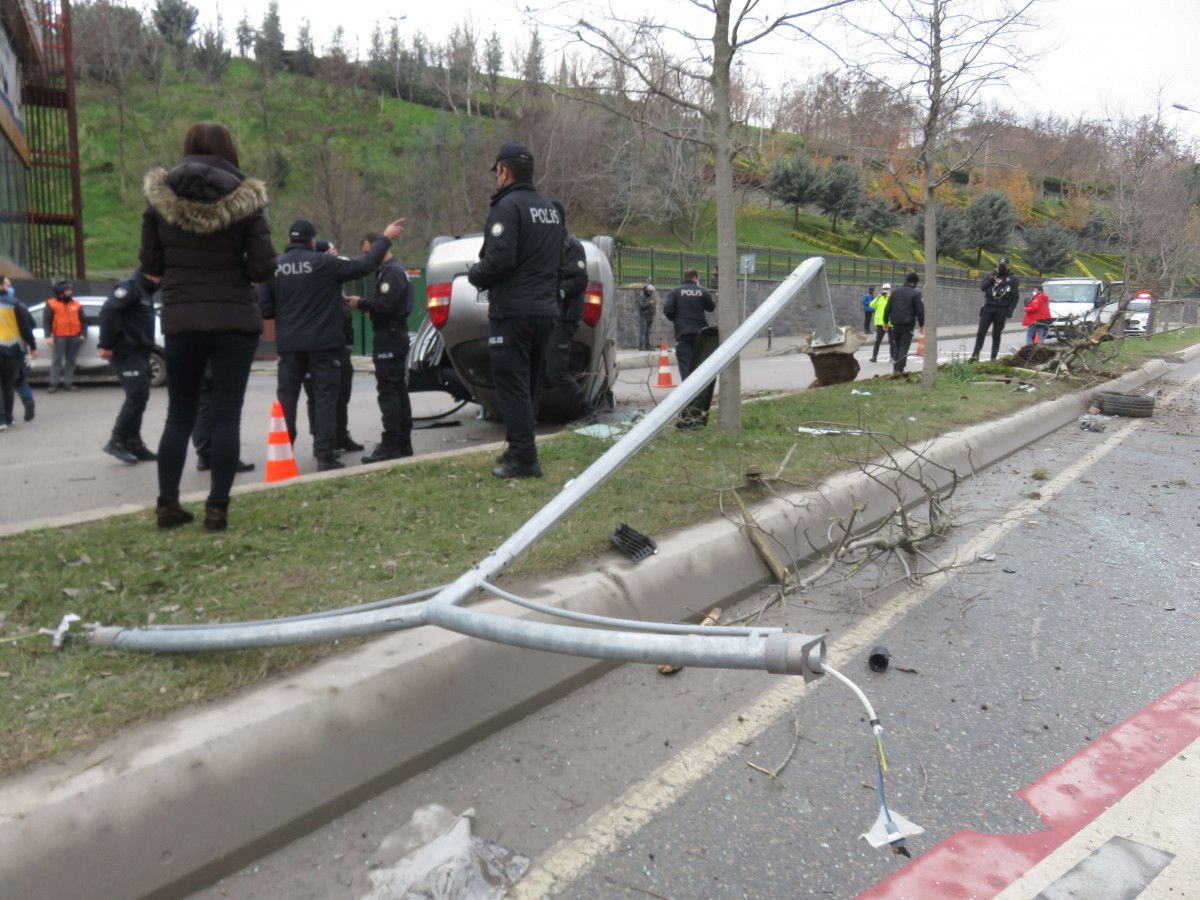 Ümraniye de polis memuru idaresindeki araç takla attı #9