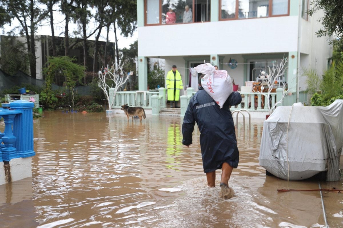 Bodrum da yağmurun bilançosu: 131 ev ve iş yerini su bastı #9