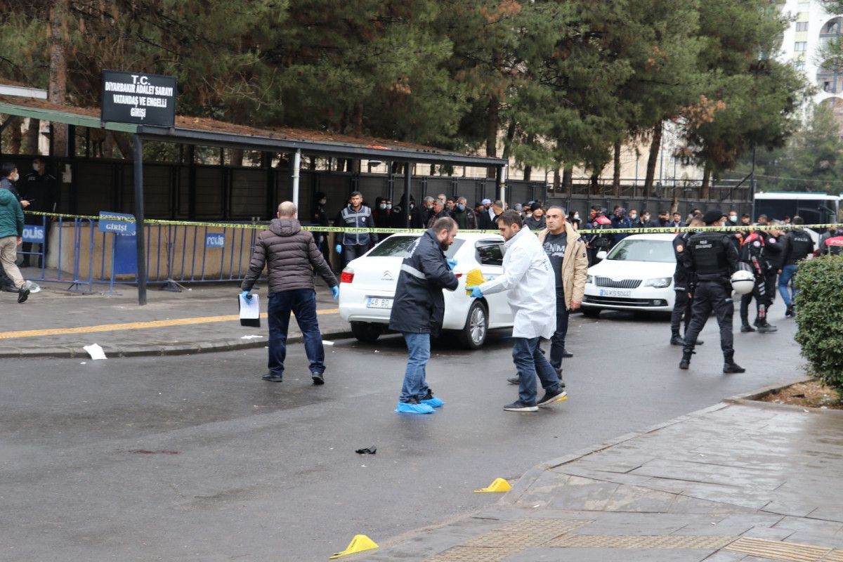 Diyarbakır da adliye önündeki silahlı kavga #6