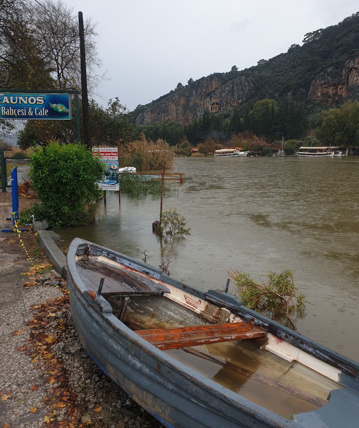 Muğla Ortaca da aşırı yağışta su kanalı 1,5 metre yükseldi #1