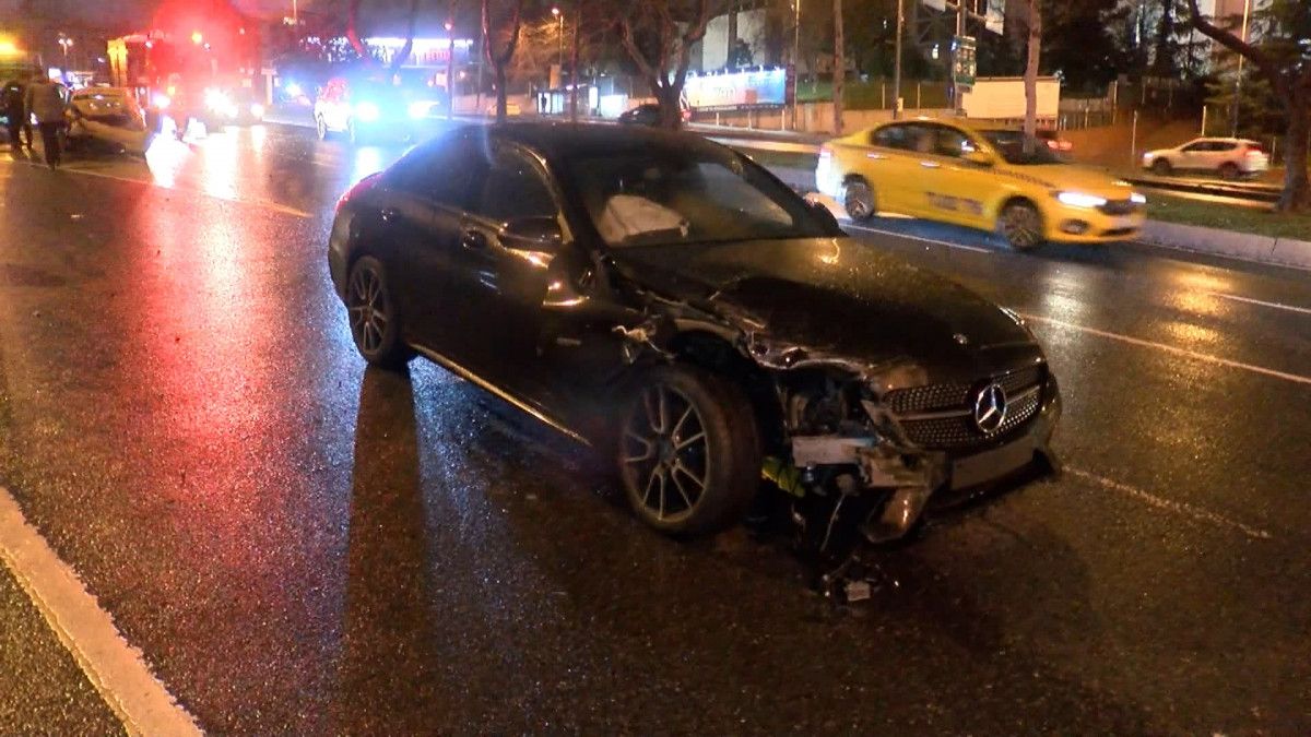 Beşiktaş ta kazanın etkisiyle camdan fırlayan sürücü, aracının altında kaldı #4