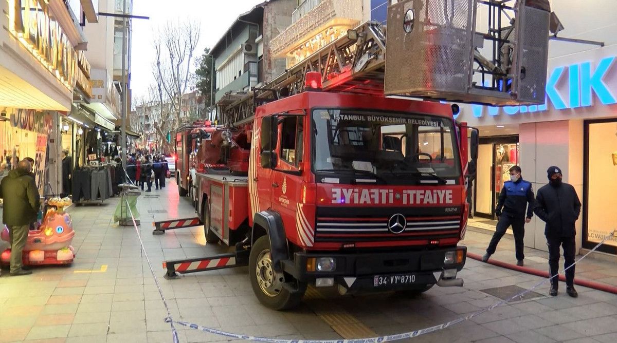 İstanbul Pendik te gelinlik atölyesinde yangın #5