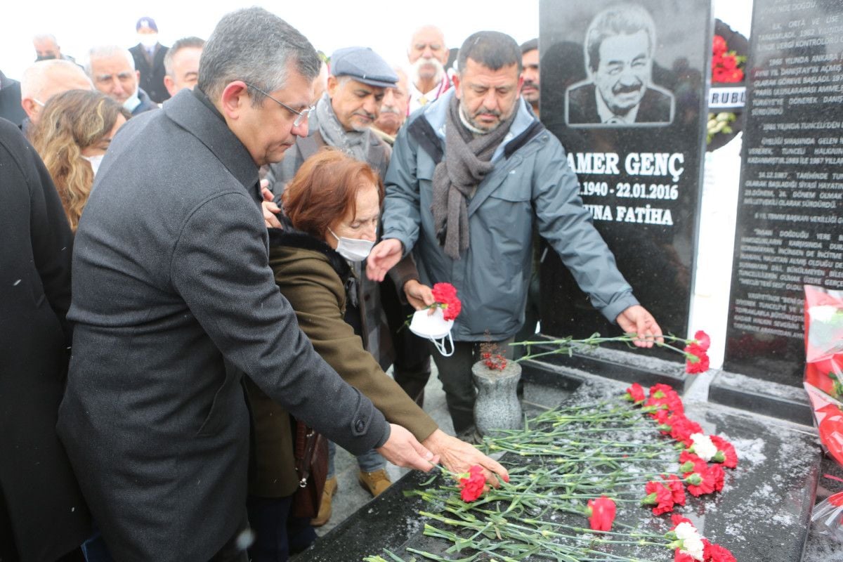 CHP li vekiller Kamer Genç i mezarı başında andı #5