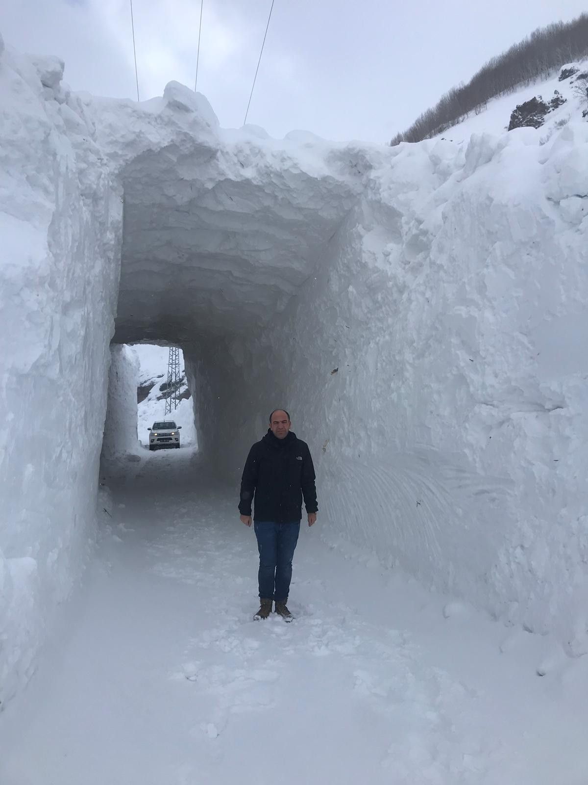Ağrı da kar kütlesinin içerisinden açılan tünelle ulaşım sağlandı #3