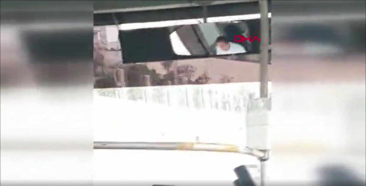 Kocaeli’de maske takmayan şoförün yolcuyla tartışması kamerada #2
