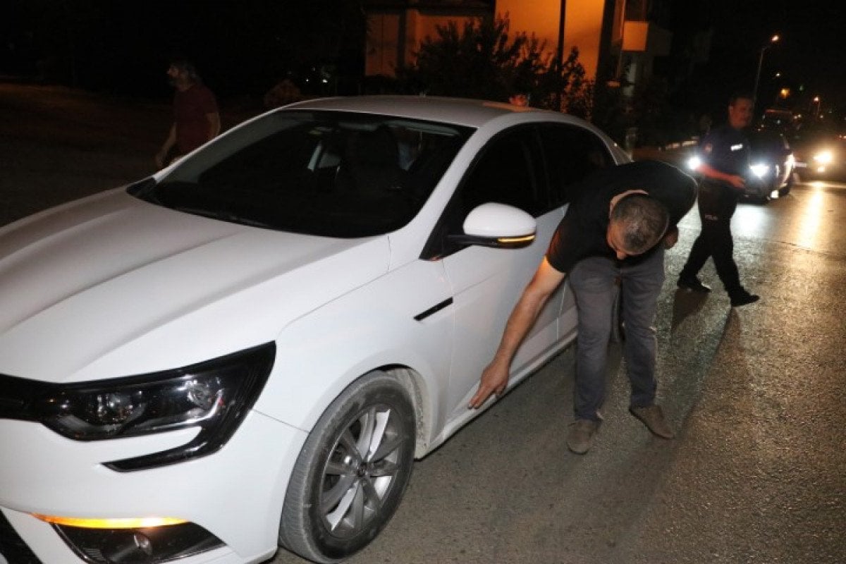 Denizli de arabalara taş atan alkollü genç gözaltına alındı #4