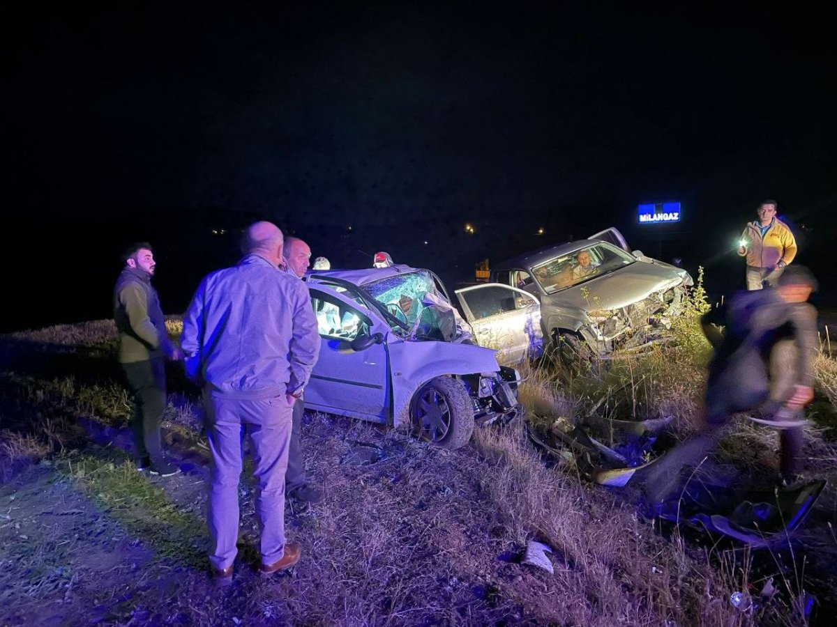 Karabük’te korkunç kaza: 2 ölü, 6 yaralı #4