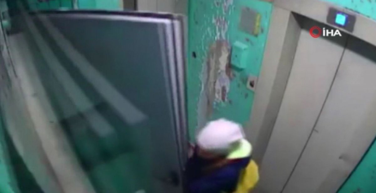 Rusya’da duvara dikili kapıyı açmaya çalıştı, ölümden döndü #2