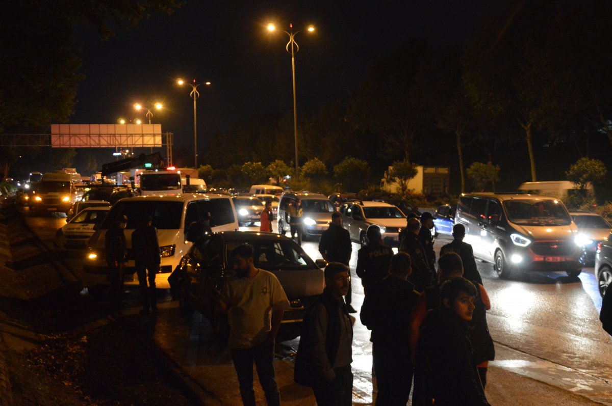 İstanbul da trafikte makas atan araç zincirleme kazaya neden oldu #1