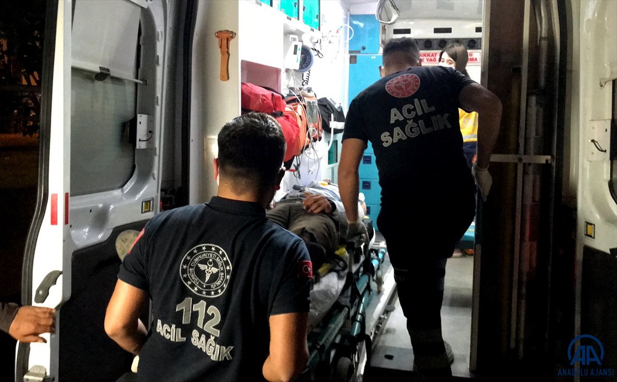 Adana da otomobilin çarptığı baba yaralandı, oğlu öldü #3
