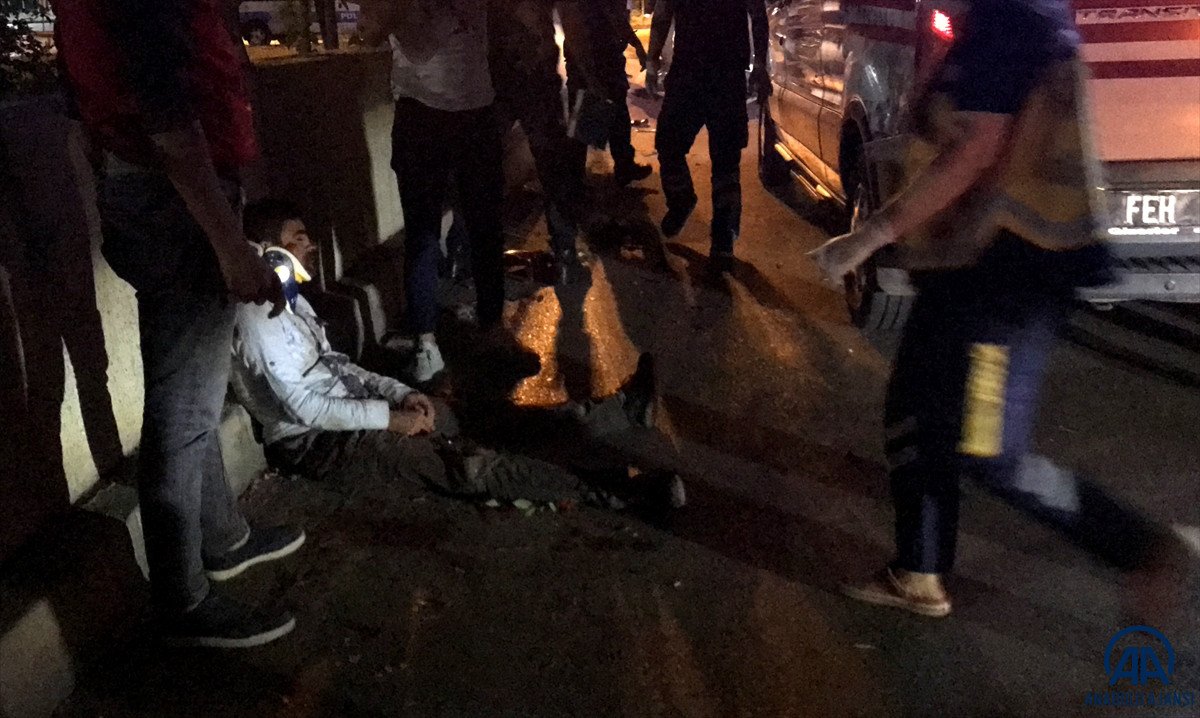 Adana da otomobilin çarptığı baba yaralandı, oğlu öldü #1