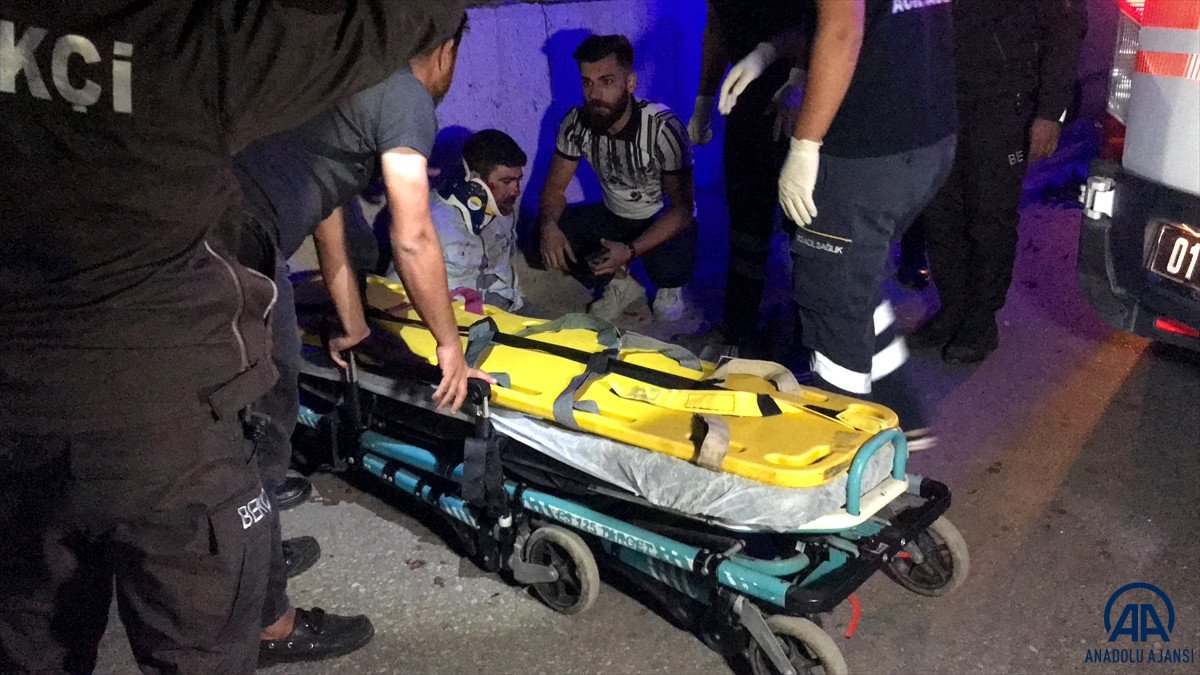 Adana da otomobilin çarptığı baba yaralandı, oğlu öldü #2