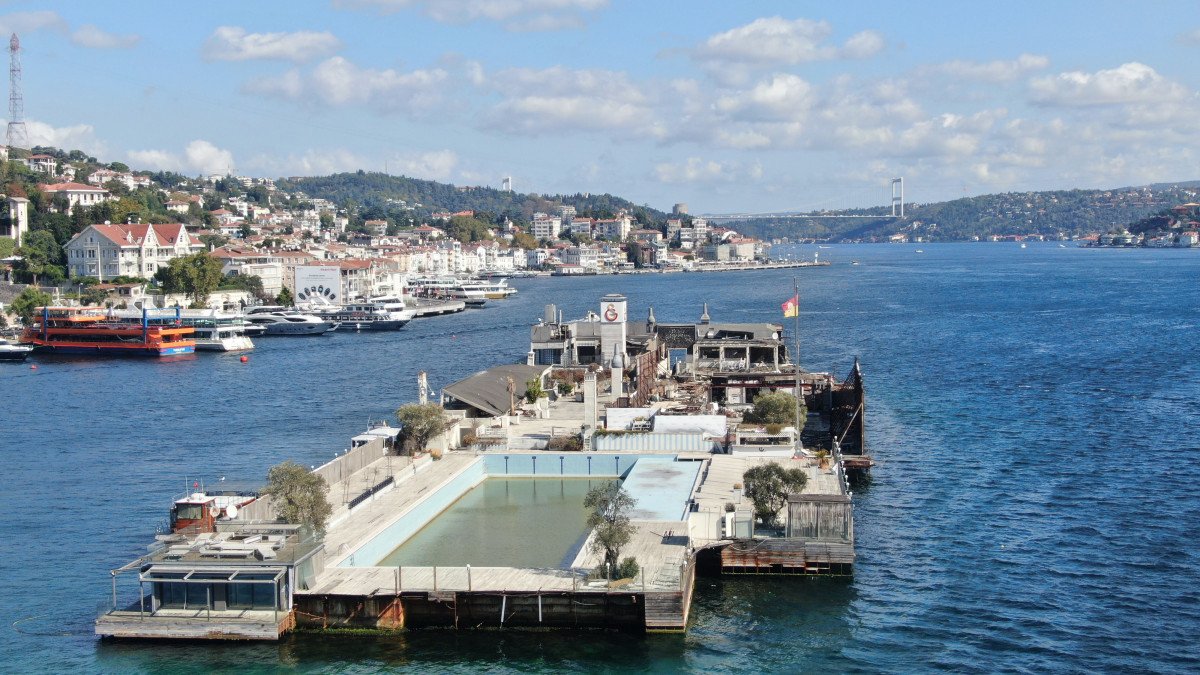 İstanbul Boğazı nın ortasında moloz yığını: Galatasaray Adası #1