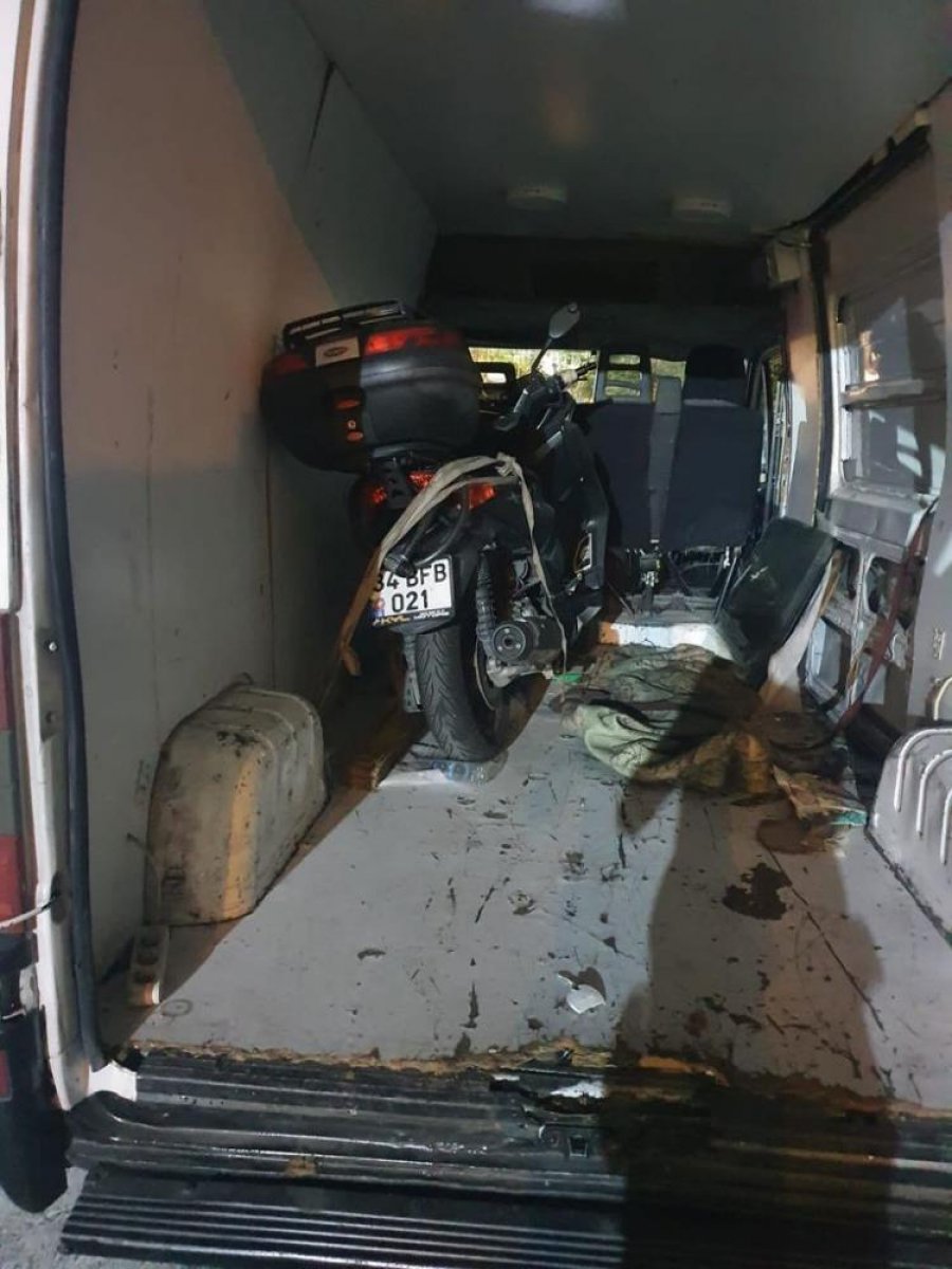 Kağıthane de hırsızların minibüste sakladıkları motosiklet bulundu #3