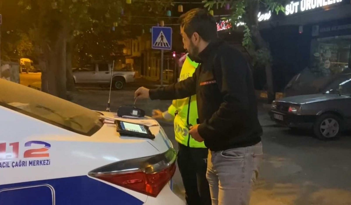 Bursa da alkollü sürücü alkolmetre cihazıyla cezasını ödemeye çalıştı #5