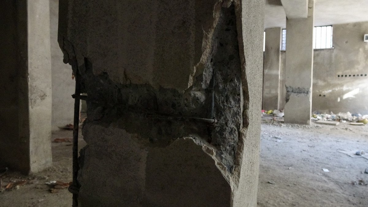 Sultangazi’de, 150 kişinin yaşadığı binanın kolonlarını keserken yakalandılar #2
