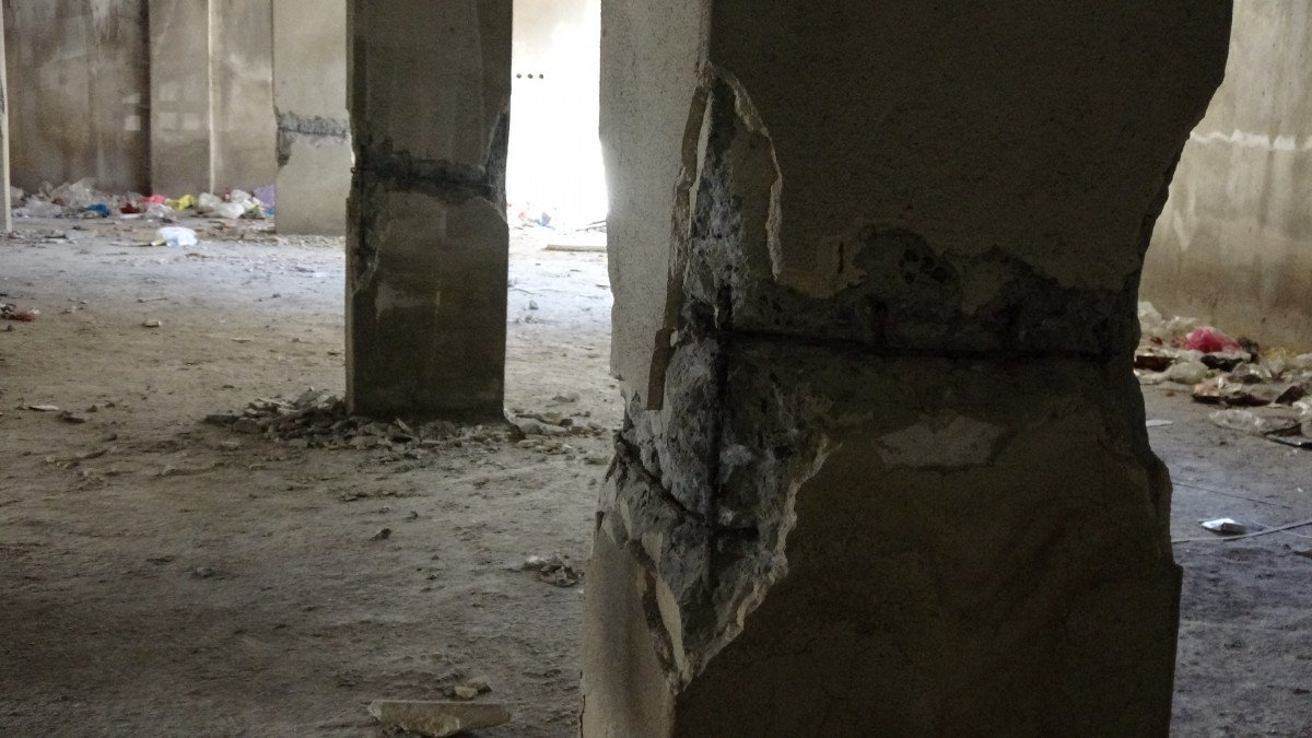 Sultangazi’de, 150 kişinin yaşadığı binanın kolonlarını keserken yakalandılar #4