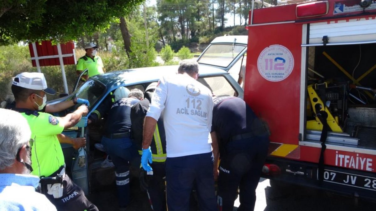 Antalya da seyir halindeki sürücü sara krizi geçirdi #3