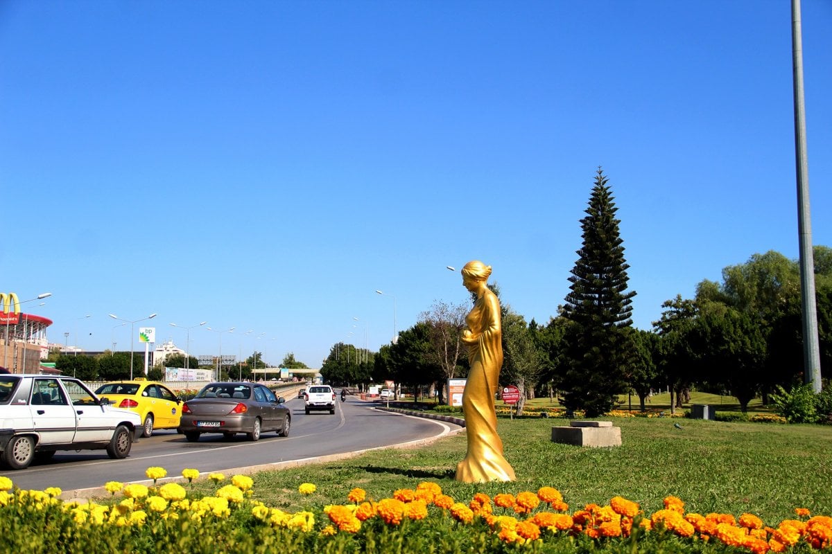 Antalya daki Altın Portakal Film Festivali için 58 heykel dikildi #1