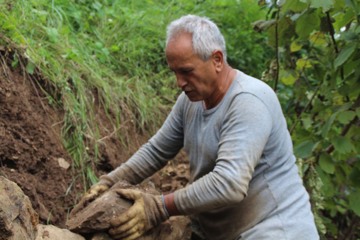Myanmar’a gidemeyen büyükelçi, Rize’de bahçe işleri ile uğraşıyor #3