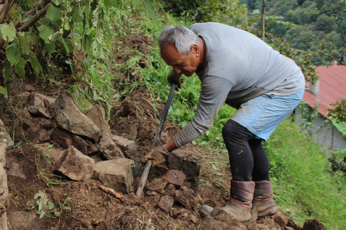 Myanmar’a gidemeyen büyükelçi, Rize’de bahçe işleri ile uğraşıyor #6