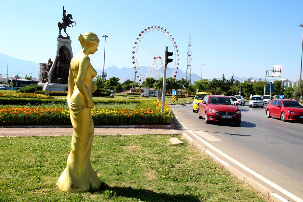 Antalya daki Altın Portakal Film Festivali için 58 heykel dikildi #4