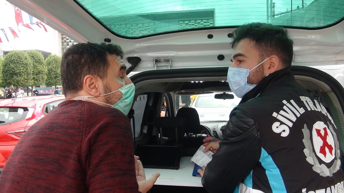 Taksim’de müşteri seçme cezası yiyen taksi şoförü, polis ile tartıştı #5