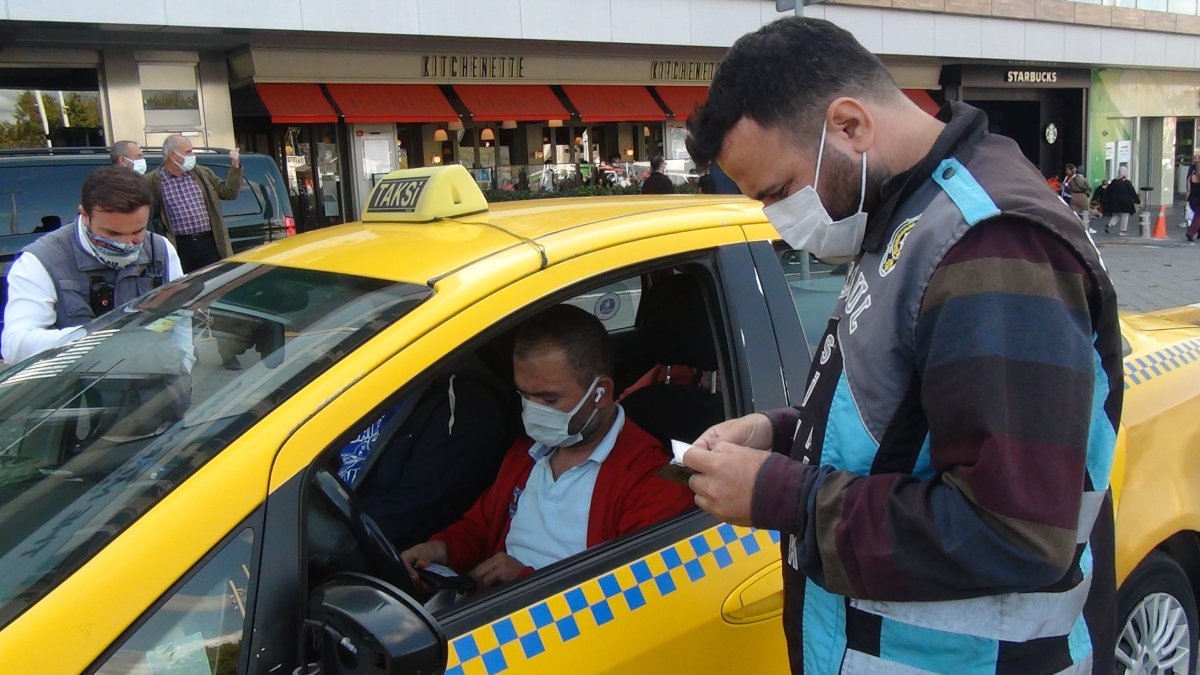 Taksim’de müşteri seçme cezası yiyen taksi şoförü, polis ile tartıştı #1