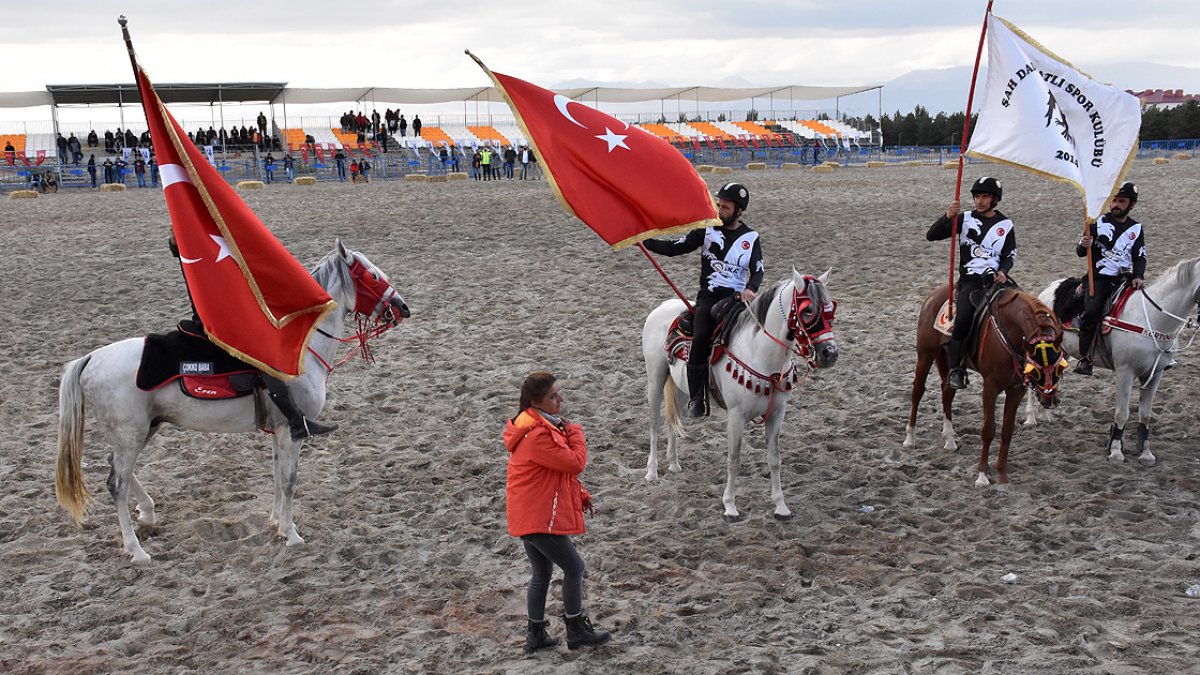 Erzurum da cirit müsabakalarını kadın hakemler yönetiyor #1