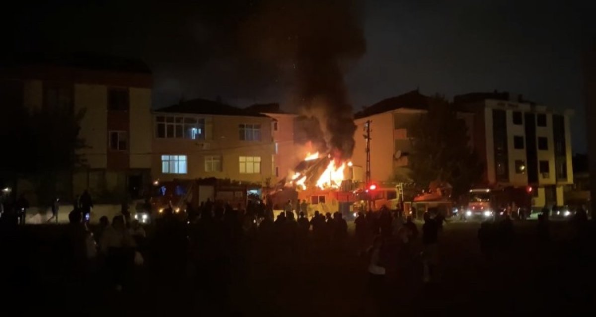 İstanbul da kimyasal maddelerin bulunduğu iş yerinde yangın çıktı #3