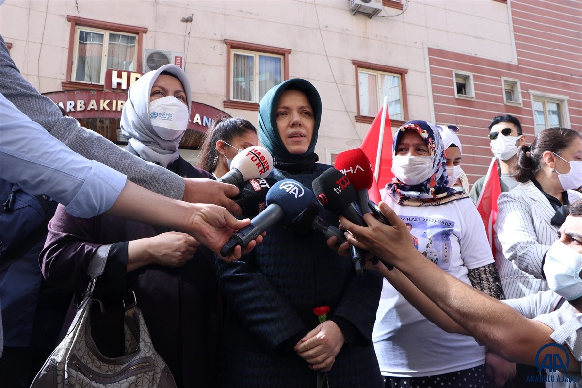 Mustafa Şentop un eşi Sabriye Şentop tan Diyarbakır annelerine ziyaret #5